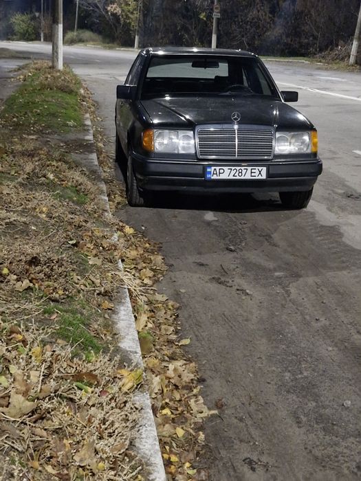 Mercedes w124 в кузові седан 1992 року випуску