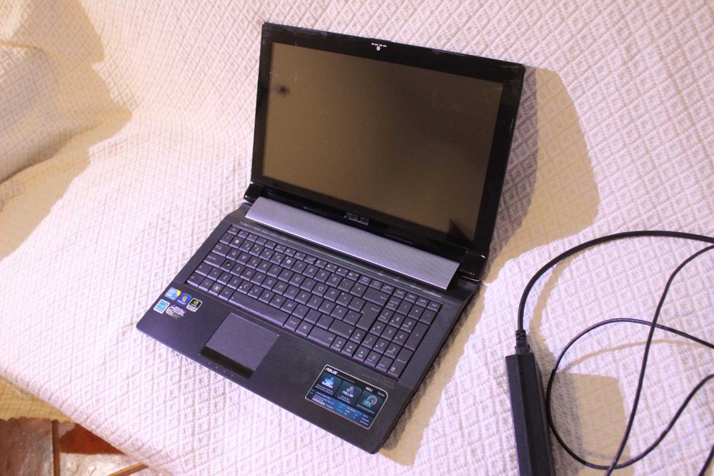 Asus N53J i7 640GB/8GB RAM Nvidia