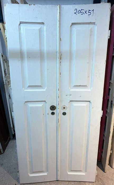 Porta antiga antiga, recuperada de demolição