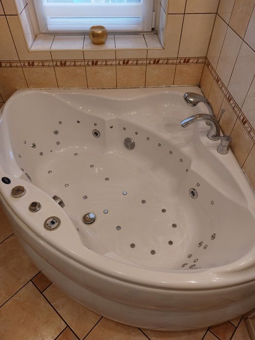 Wanna Ruben Neos z hydromasażem