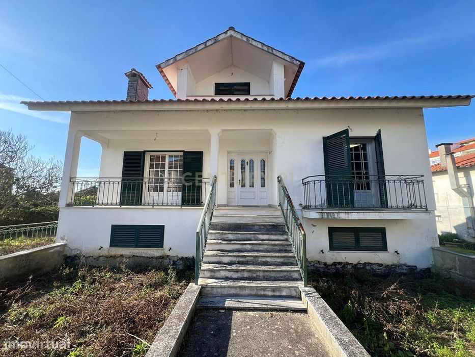 Moradia T4 com Vista Panorâmica – Conforto, Espaço e Localização Privi