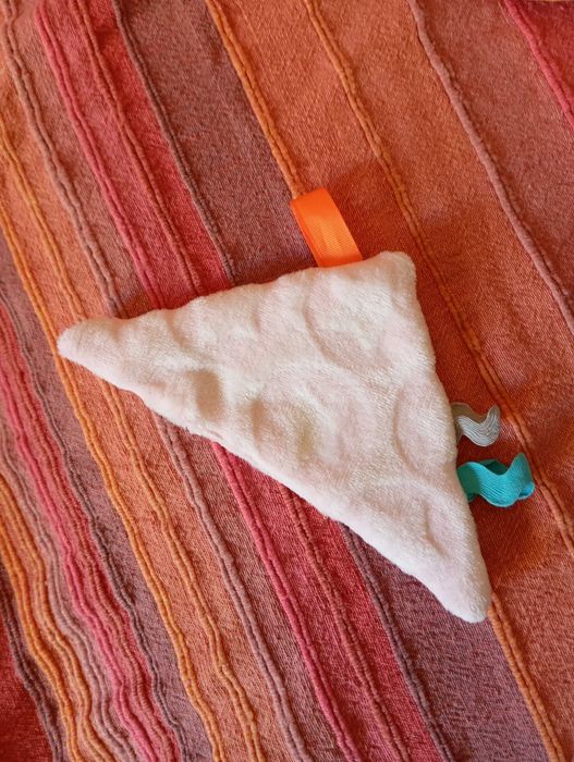 Brinquedo para bebé feito à mão em tecido