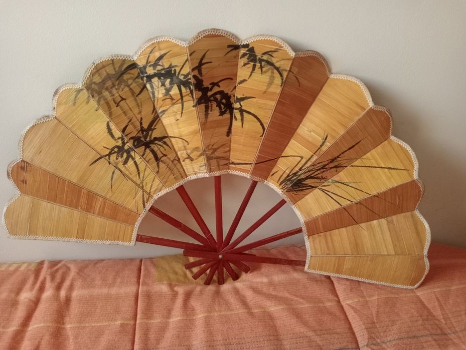 Leques decorativos em madeira