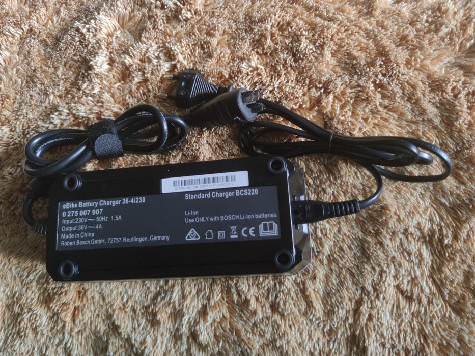 Зарядний пристрій Bosch 36-4/230 для е-байку