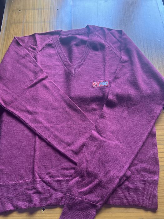 Sweter wełniany w serek FSO