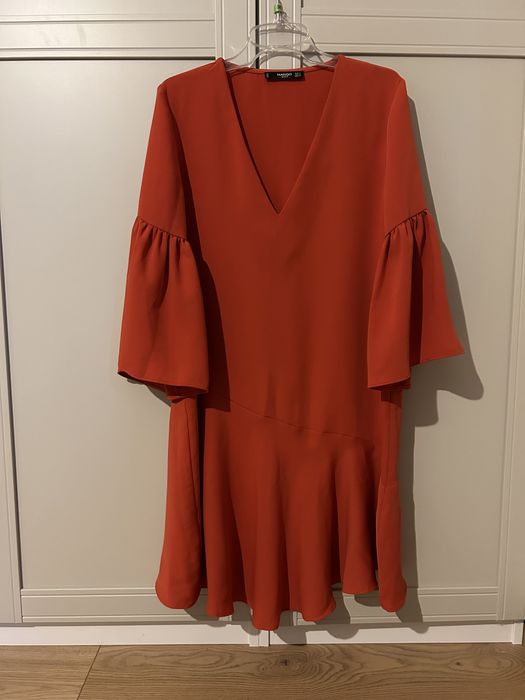 Czerwona szeroka sukienka Mango