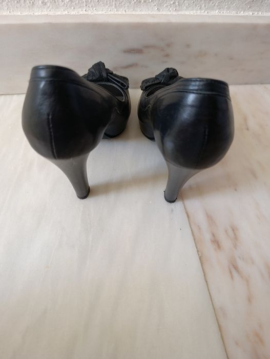 Sapatos pretos cerimónia salto alto