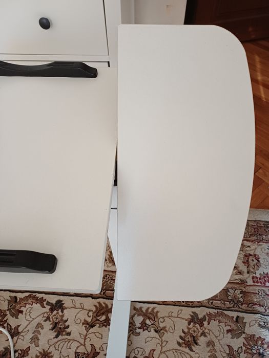 Столик для ноутбука.Функциональный