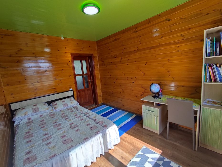 Будинок з ремонтом та меблями(є ще літній будиночок),40 сотих землі