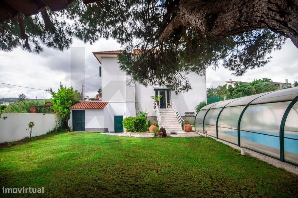 Detached House with Swimming Pool | Plot 686 m² | Loures
