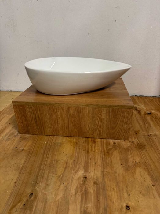 Półka wisząca pod umywalkę z płyty