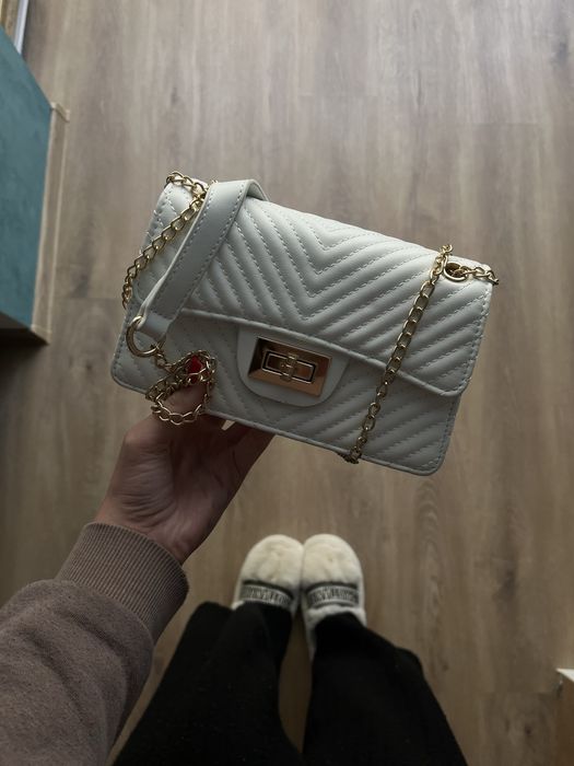 Біленька сумочка