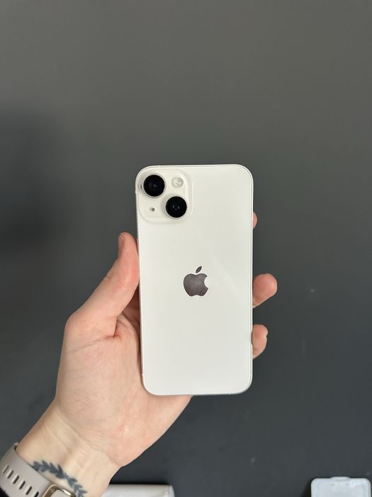 IPhone 14 biały.