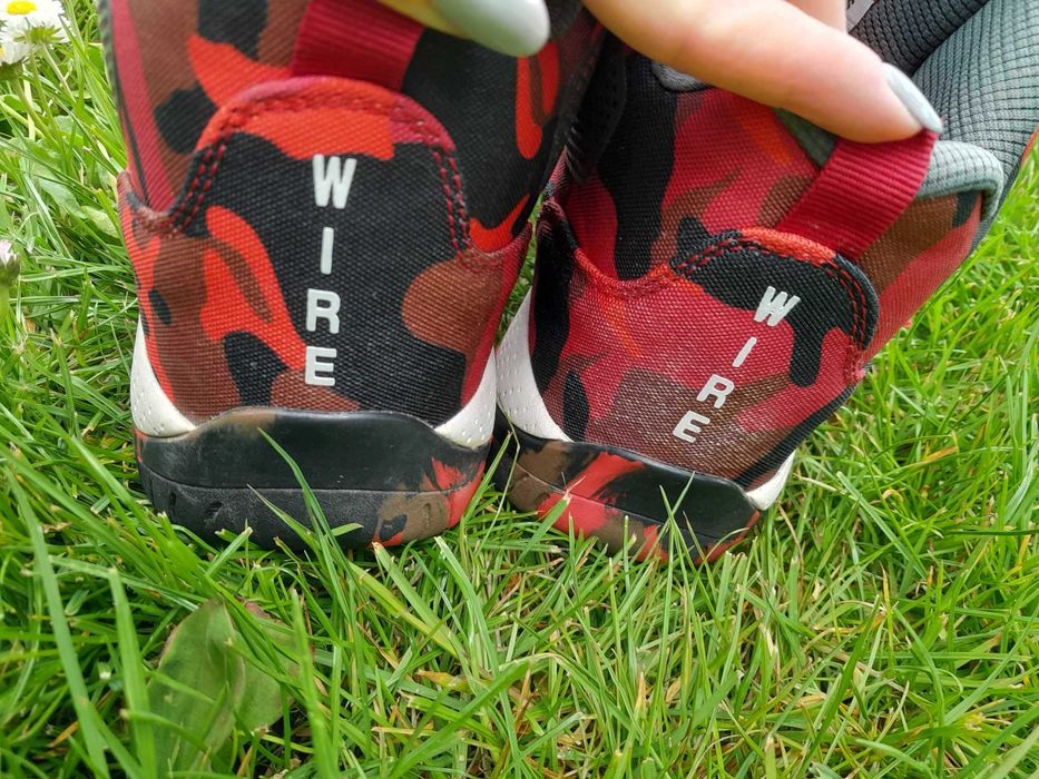 Buty Double Red Wire