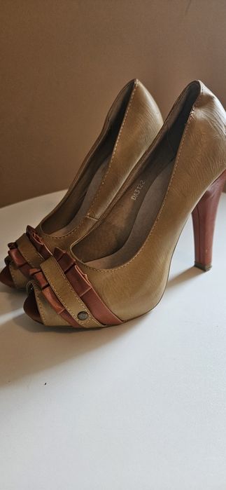 Szpilki buty na obcasie żółte