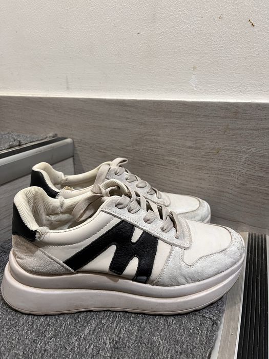 Кросівки  жіночі