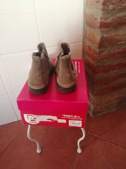 Botas Tapadas 32 em pele/camurça lindas