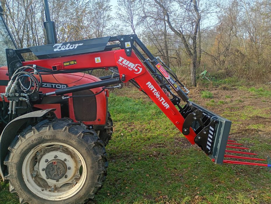 Firma Art-Tur Ładowacz czołowy Tur 5 samopoziomujący Zetor 7245 . 7745