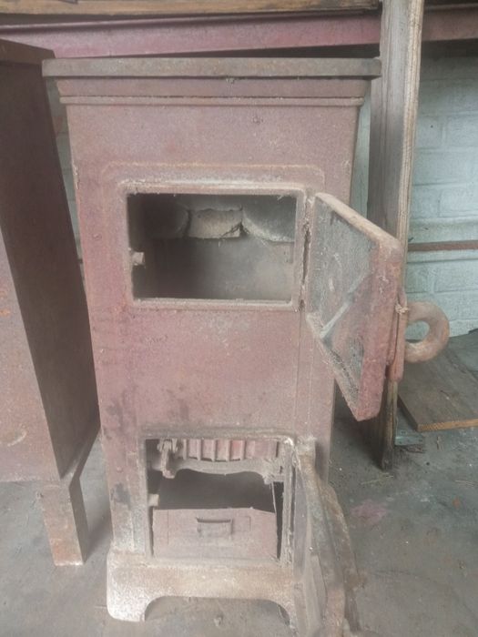 Piec żeliwny wolnostojący