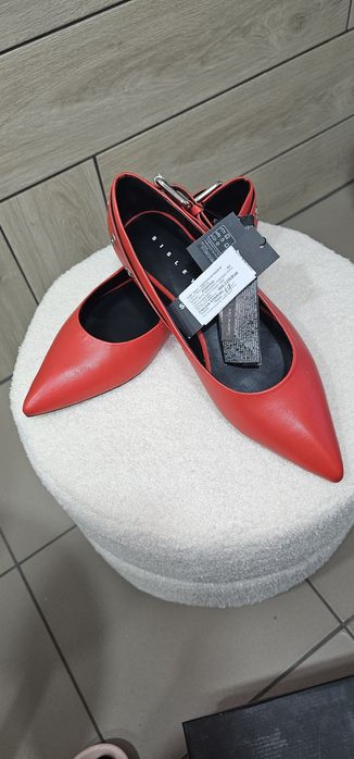 Продам новые туфли на низком ходу