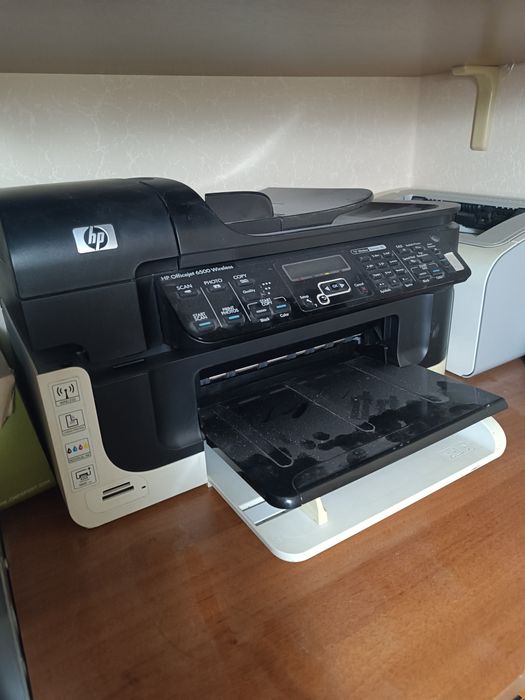 Принтер HP model E709n