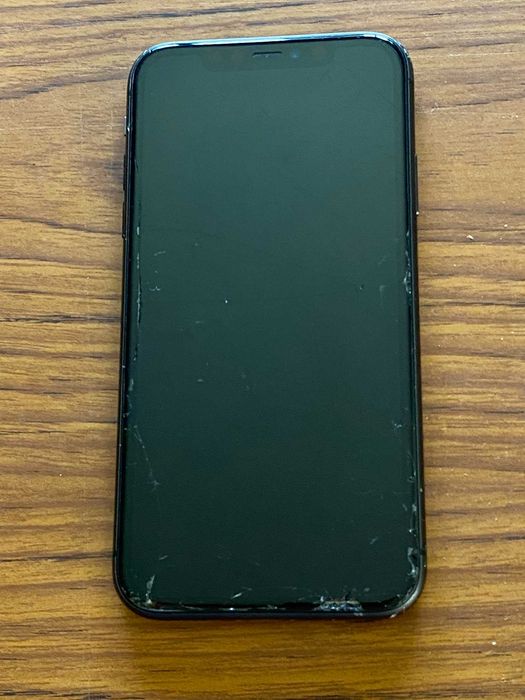 iPhone 11 64GB z wadami