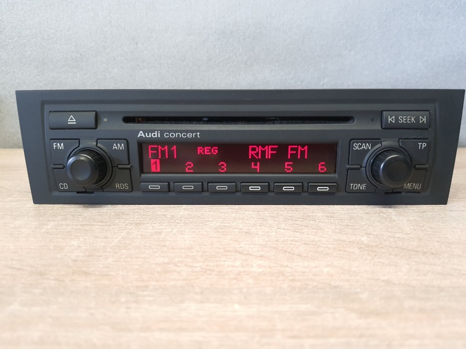 Radio samochodowe Audi Concert 2 II CD dla A3 8P z kodem / Zadbane