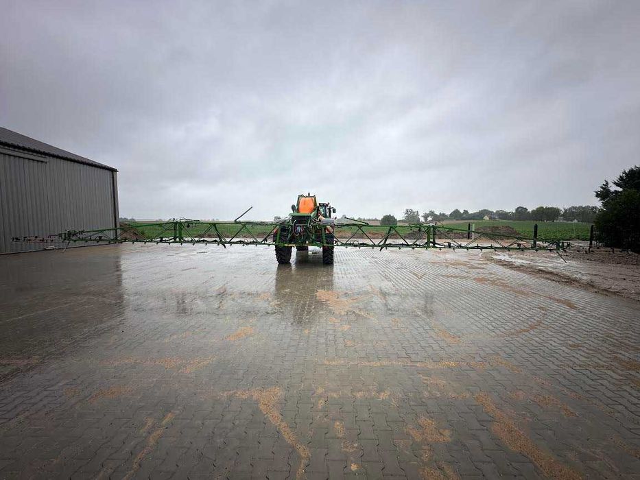 Opryskiwacz AMAZONE UX 5200