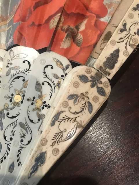 Leque muito antigo com caixa em chamam chinesa