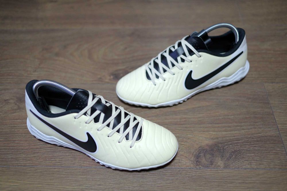 Сороконіжки Nike Tiempo Legend 10 Club Yellow DV4345 700 42розм чудові