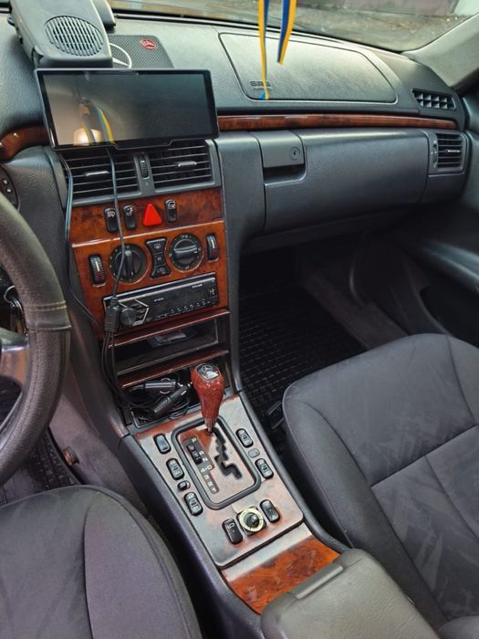 Продам Мерседес 210 D