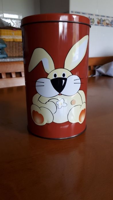 Lata de decoração nova