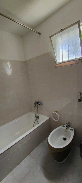Casa em quinta rural c 4 quartos, sala com lareira e clichenete, quarto com AC, equipada tudo eléctrico, local de muito sossego e bons ares