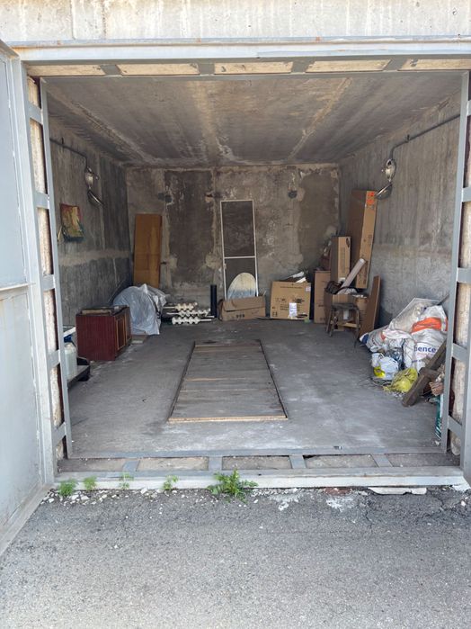 Продам капітальний гараж з ямою та підвалом, район ЮРЗ