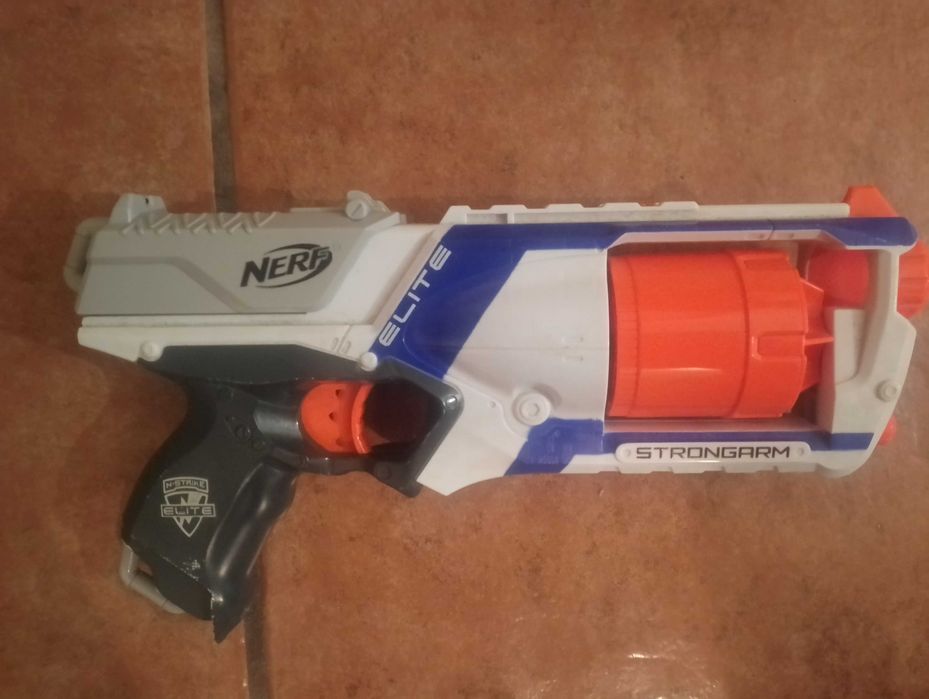 2 pistolas Nerf sem dardos