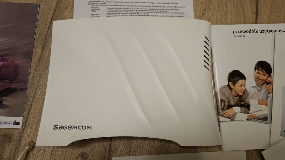 Router/modem Sagemcom Fast 3764 + filtry ADSL, rozdzielacz i kable