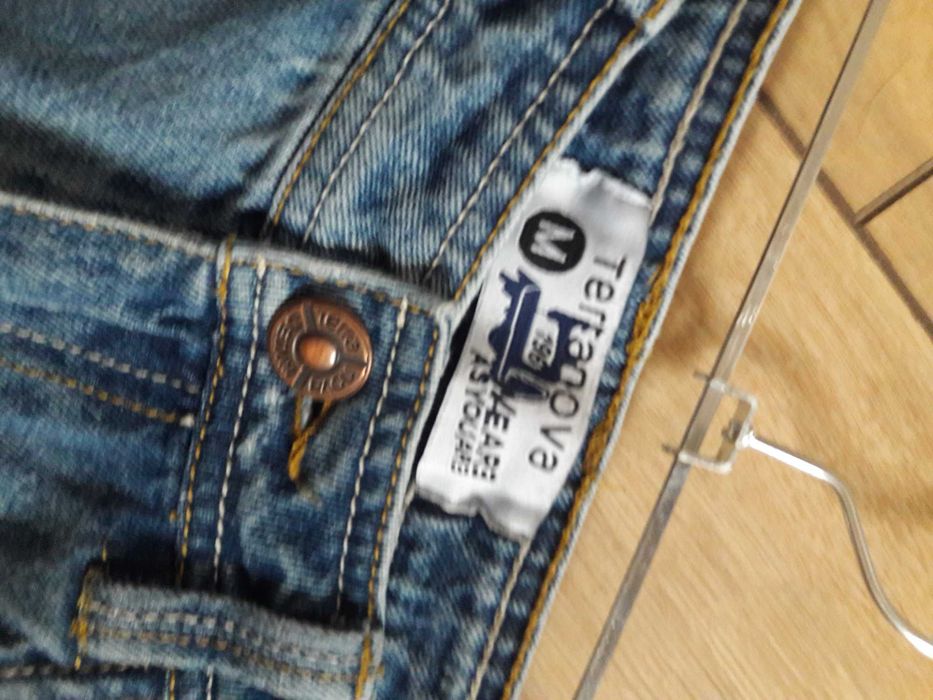 Spodnie jeans z dziurami wysoki stan