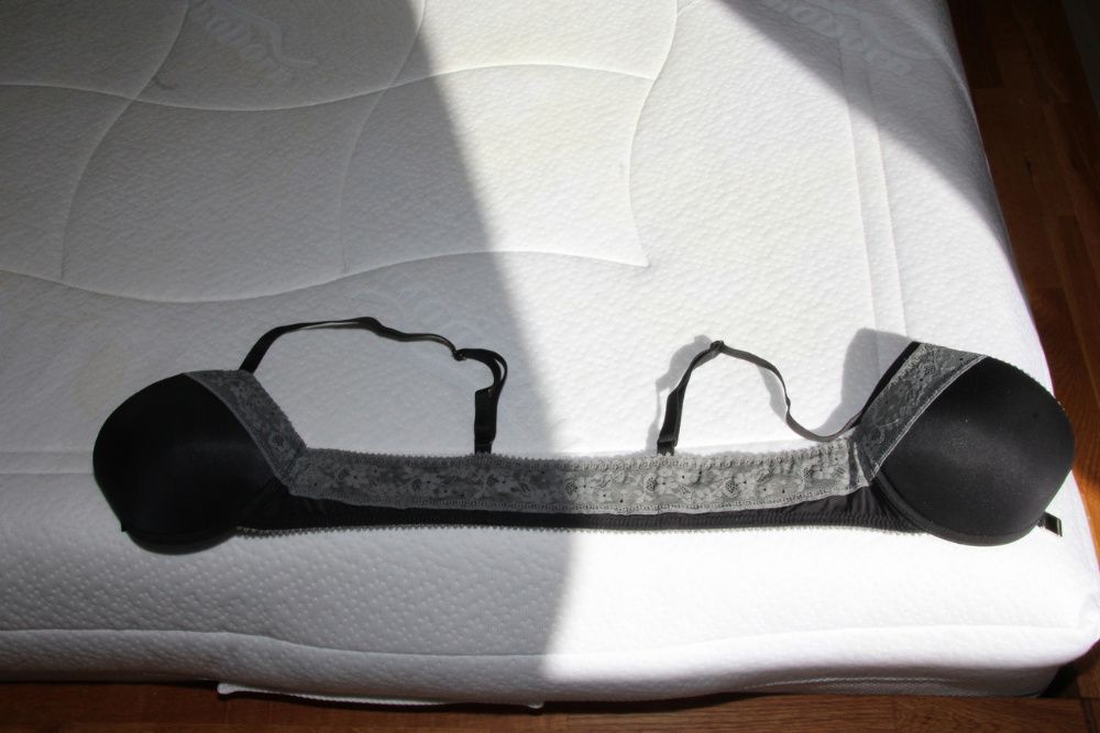 Biustonosz Triumpf 75A, czarny