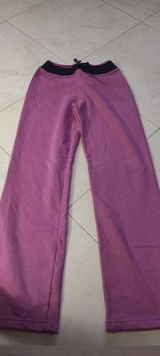 Camisola nova com etiqueta e calça tamanho catorze e brinquedos