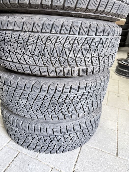 Хороші шини зимові 215/65/16 Bridjestone Blizak DV2