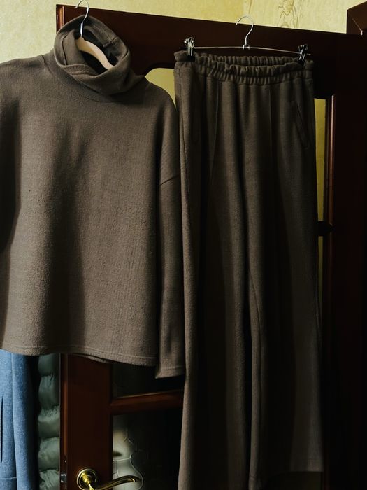 Теплий костюм, дуже стильно виглядає на кожен день в гарному образі