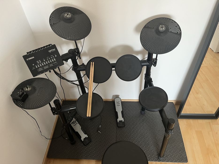Bateria Eletrónica Yamaha DTX Seminova - (Se o anúncio está online, o produto ainda está disponível.)