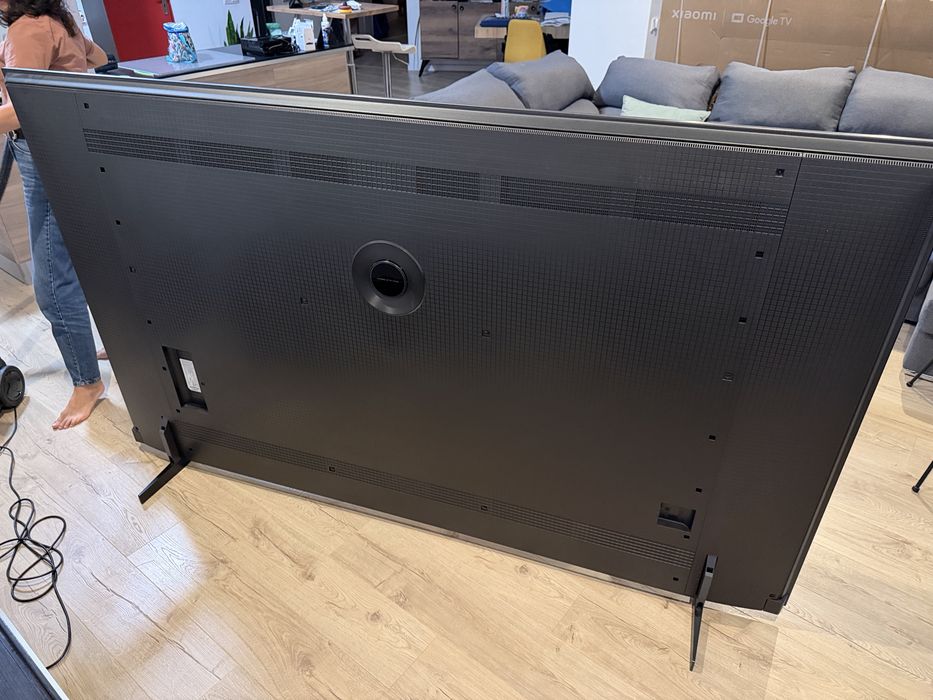 TCL 98QM8B com ecra danificado para peças  (uma aventura com um comando voador)