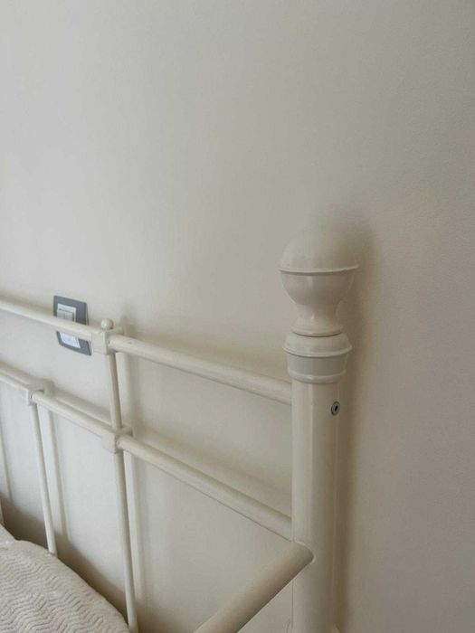 Cama 1m x 2,1m (inclui estrado e colchão)