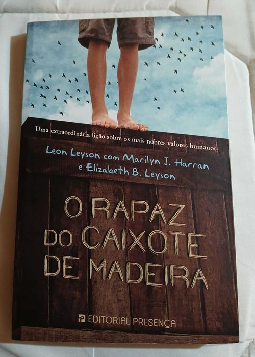 Livro o Rapaz do Caixote de Madeira