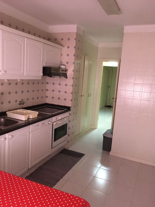 Aluga-se quarto com casa de banho privativa