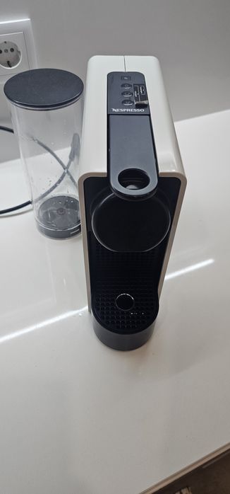 Maquina Nespresso essenza
