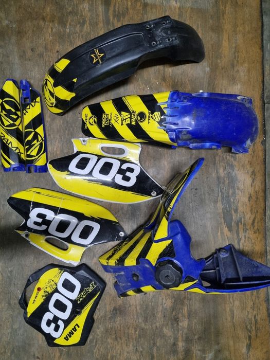 Cross  Yzf 250/ 426 i 450 Plastiki + bak yamaha 98 r 99 r 00r