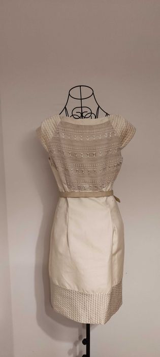 Sukienka ozdobne wykończenia i plecy