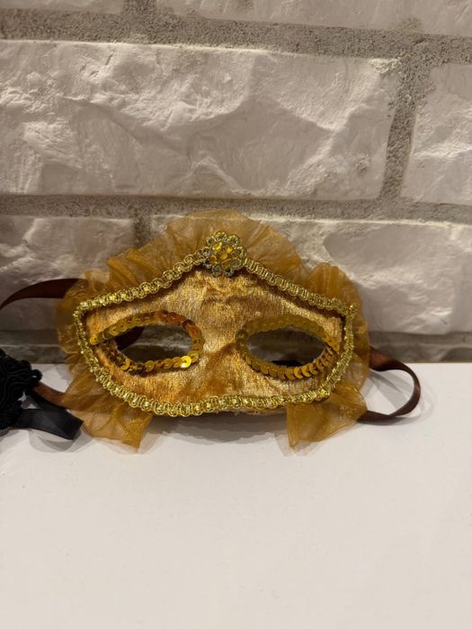 Карнавальні маски нові